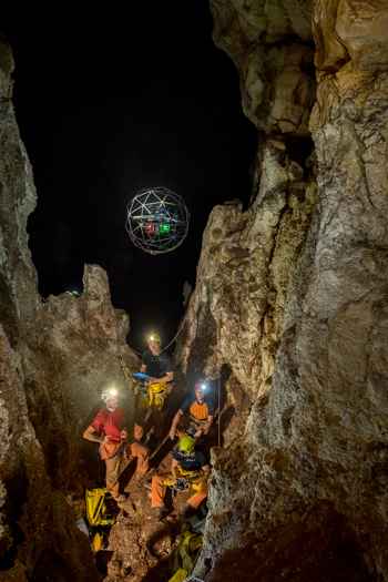 ESA explora con un drone cueva de Sicilia