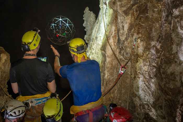 ESA libera un drone en el centro de la Tierra ESA libera un drone en el centro de la Tierra