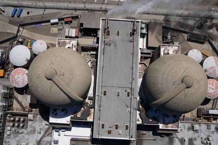 planta nuclear inspeccionada con un drone planta nuclear inspeccionada con un drone