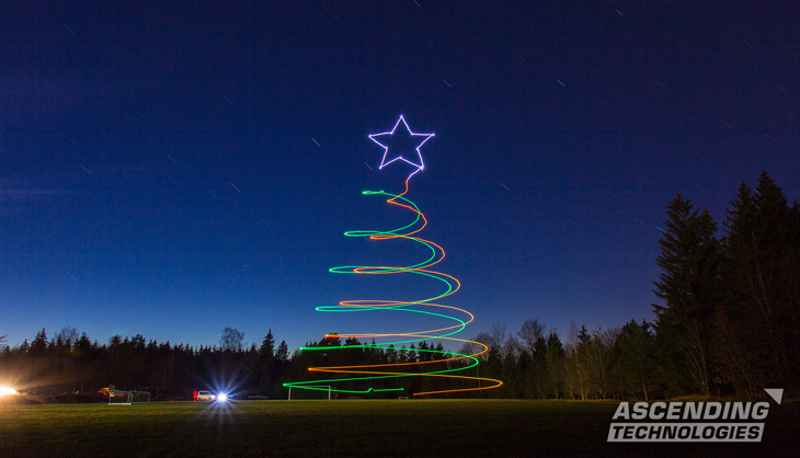 árbol de Navidad dibujado con un drone