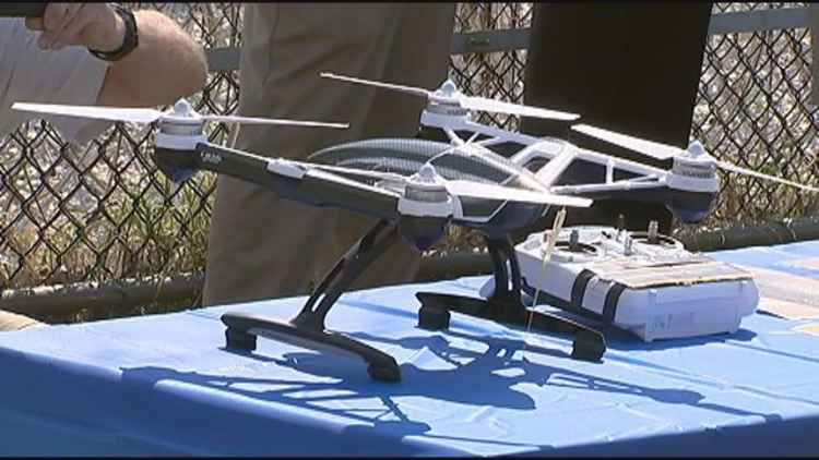 drone entrega objetos de fuga en una prisión