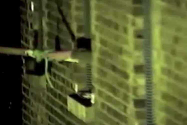 drone entrega drogas a un prisionero