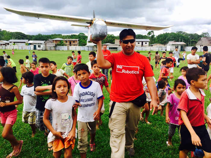 lanzamiento de un drone con anti- veneno para serpiente lanzamiento de un drone con anti- veneno para serpiente