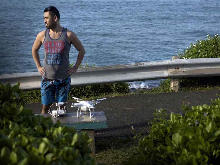 drone vuela cerca del presidente Barack Obama en Hawái drone vuela cerca del presidente Barack Obama en Hawái